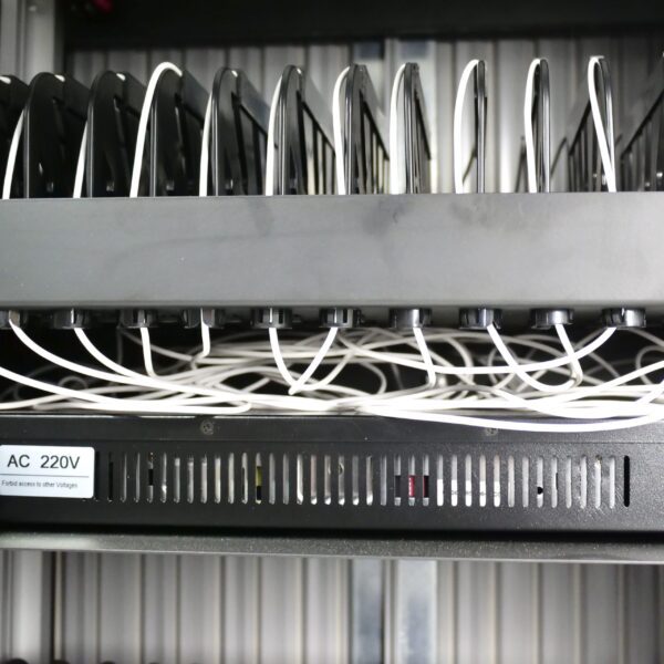32 Port Desk Top Trolley System Cables