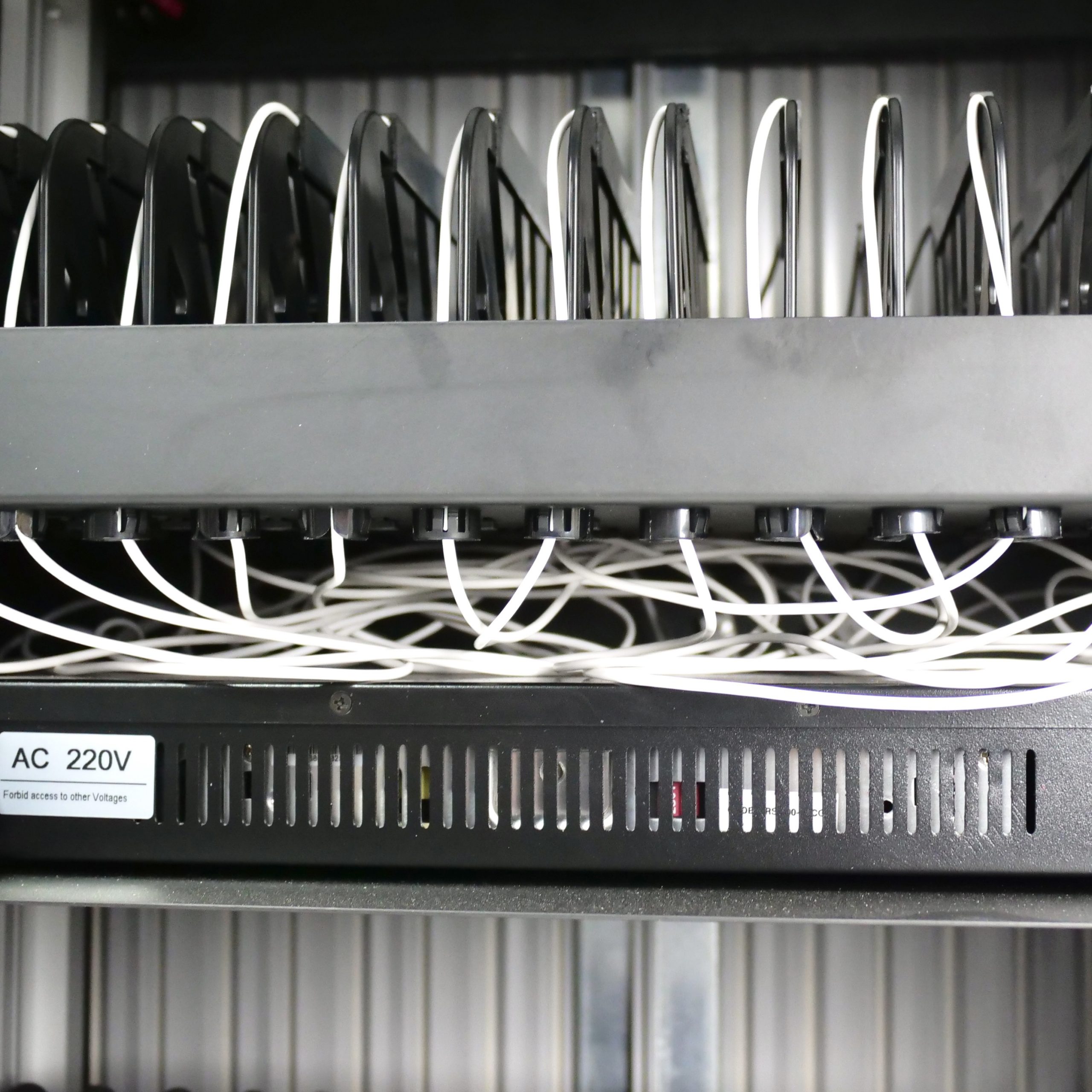 32 Port Desk Top Trolley System Cables 32 Port Desk Top Trolley System Cables